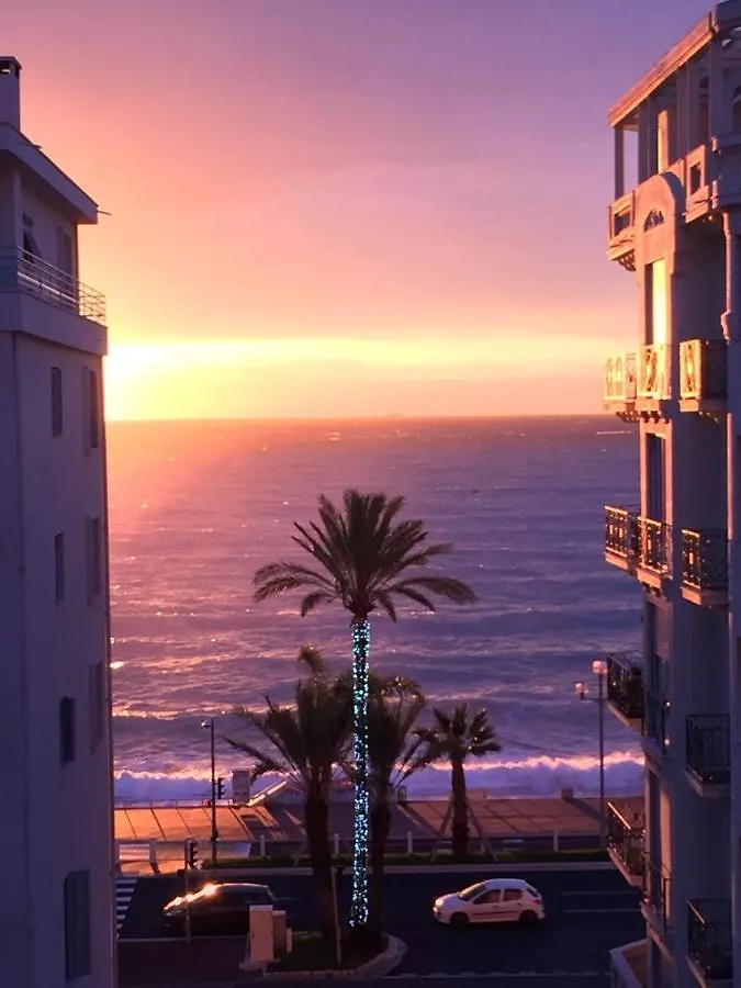 Terrasse Vue Mer Plage A 50 M Parking Nice