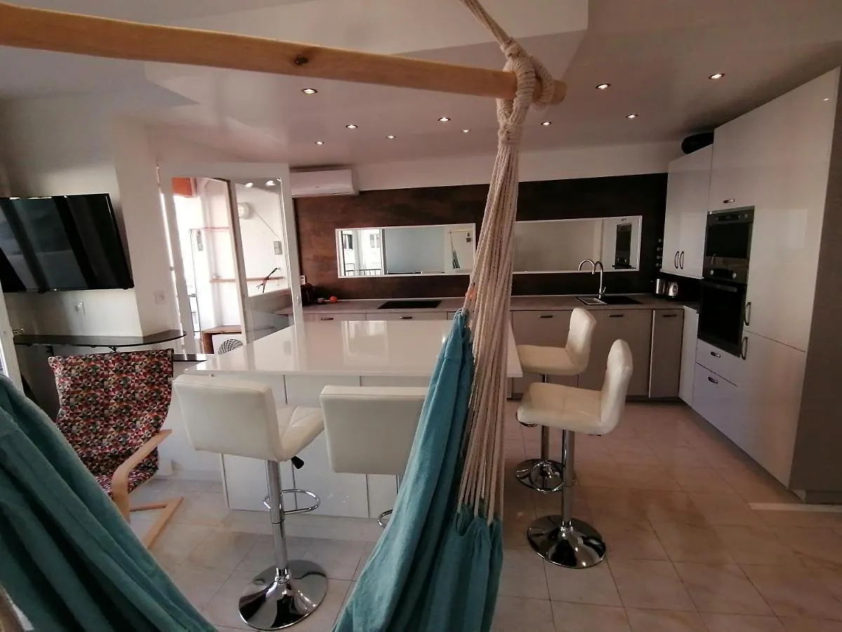 Apartment Terrasse Vue Mer Plage A 50 M Parking Nice France